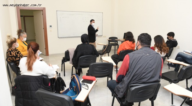 Yenişehir Belediyesinin ücretsiz dil kursları devam ediyor