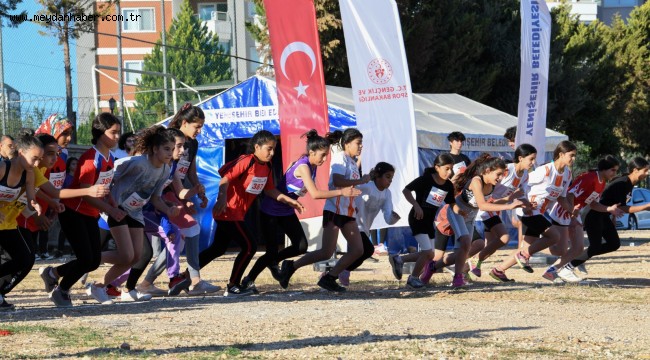 Yenişehirli çocuklar Ata'yı anmak için koştu