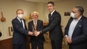 Adnan Balcı'nın 'Umut Işığı' adlı sergisi Kartal Belediyesi'nde sanatseverlerle buluştu