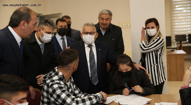 BAŞKAN BÜYÜKKILIÇ'TAN TOMARZA'DA MUHTARLARLA İSTİŞARE TOPLANTISI