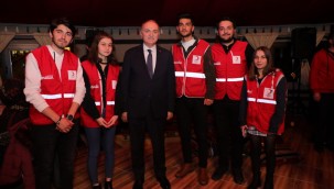 BAŞKAN ÖZLÜ GENÇLERLE BULUŞTU