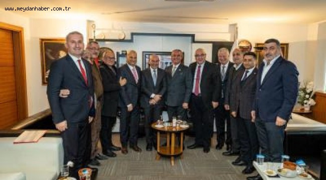 Başkan Soyer Menemen'de oda başkanları ve muhtarlarla buluştu