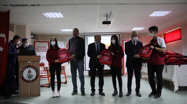 BÜYÜKŞEHİR DEPREM RİSKİNE YÖNELİK BİLİNÇLENDİRME EĞİTİMLERİ VERİYOR