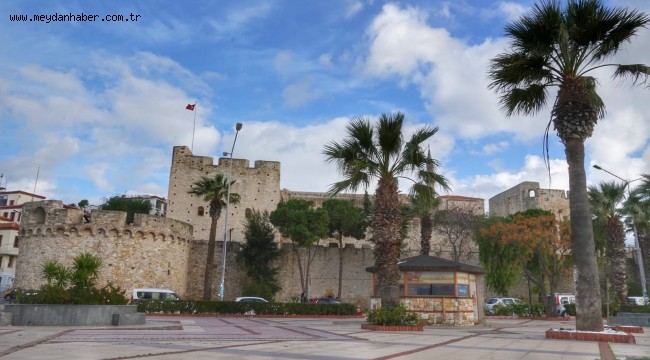 Çeşme Meydanı'nındaki kaçak yapılar yıkıldı