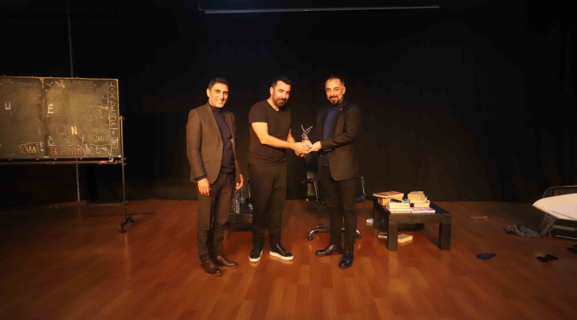 Erkek Aklı Oksimoron adlı tiyatro oyunu Kartal'da sahnelendi