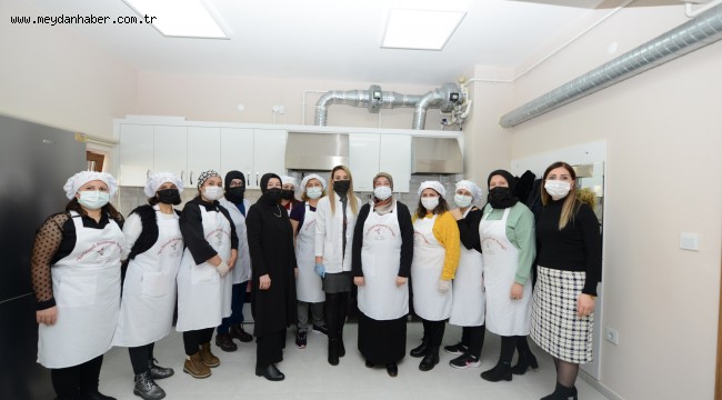 Feyza Aşgın'dan mutfak atölyesine sürpriz ziyaret