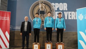 GENÇ YÜZÜCÜLERİN ŞAMPİYONLUK MÜCADELESİ NEFES KESTİ