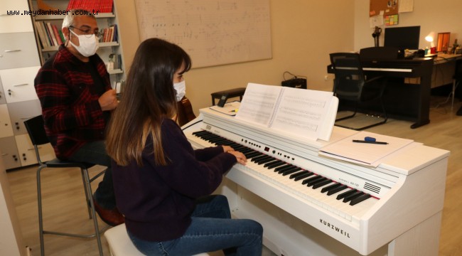 GENÇLER ÇANKAYA'DA SANAT EĞİTİMİ ALIYOR 