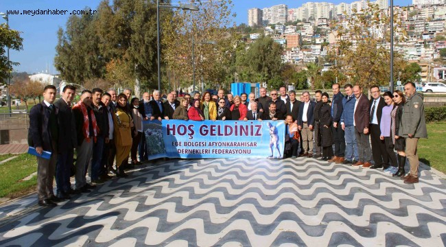 İzmir'de yaşayan Afyonkarahisarlılar kahvaltı etkinliğinde bir araya geldi
