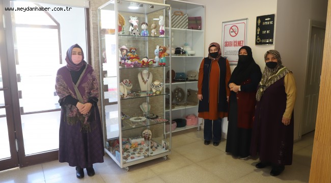 Kursta Ürettikleri ile Aile Bütçelerine Katkı Sağlıyorlar