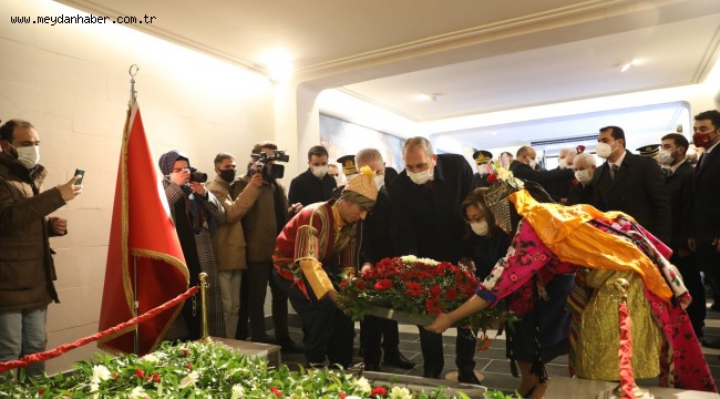 KURTULUŞ'UN YÜZÜNCÜ YILINDA İLK TÖREN 15 TEMMUZ DEMOKRASİ MEYDANI'NDA YAPILDI