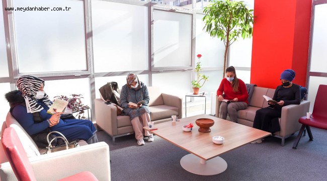 KÜTÜPHANEDE KİTAP KAHVE GÜNÜ