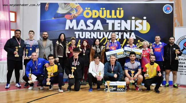 MASA TENİSİ TURNUVASI'NDA KIYASIYA MÜCADELE