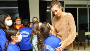 MİLLİ VOLEYBOLCU BEREN YEŞİLIRMAK KIR ÇİÇEKLERİ'Nİ ZİYARET ETTİ