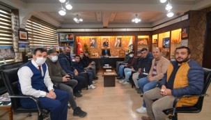 SANDIKLI GARDAŞ YARENLERDEN BAŞKAN MUSTAFA ÇÖL'E ZİYARET