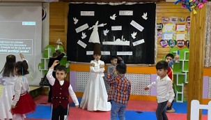 SİNCAN'DA MİNİK SEMAZENLER MEVLANA'YI UNUTMADI