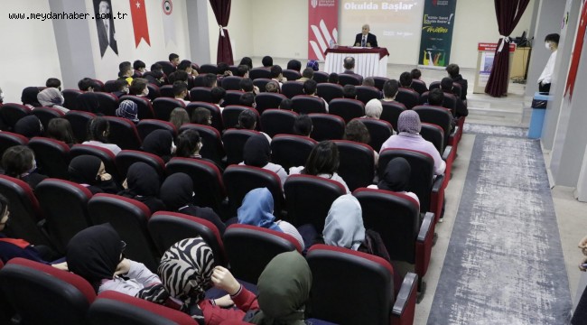ÜMRANİYE'DE "MEHMET ÂKİF ERSOY VE SAFAHAT" KONUŞULDU