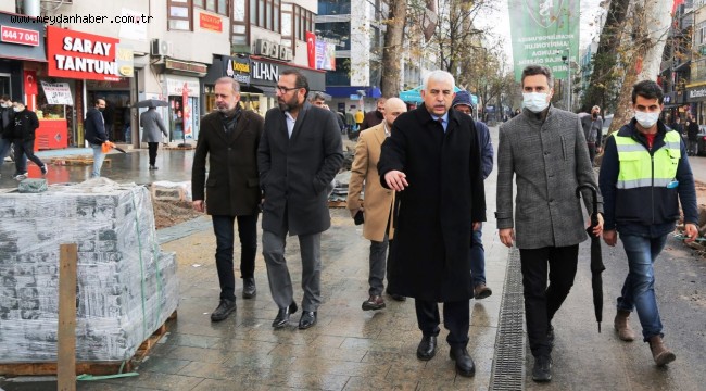 Yürüyüş Yolu'nda yağmura rağmen çadır altında çalışma