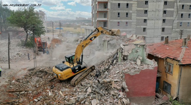 ALTINDAĞ'DA 4 BİN 34 METRUK YIKILDI