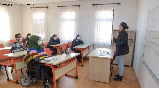 ALTINDAĞ'DA ENGELLİLER İÇİN KPSS KURSU BAŞLADI