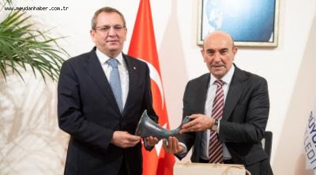 Başkan Soyer Ayvalık Belediye Başkanı Ergin'i ağırladı