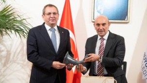 Başkan Soyer Ayvalık Belediye Başkanı Ergin'i ağırladı