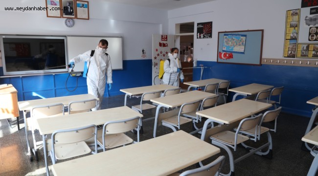 Bayraklı'nın okulları dezenfekte ediliyor