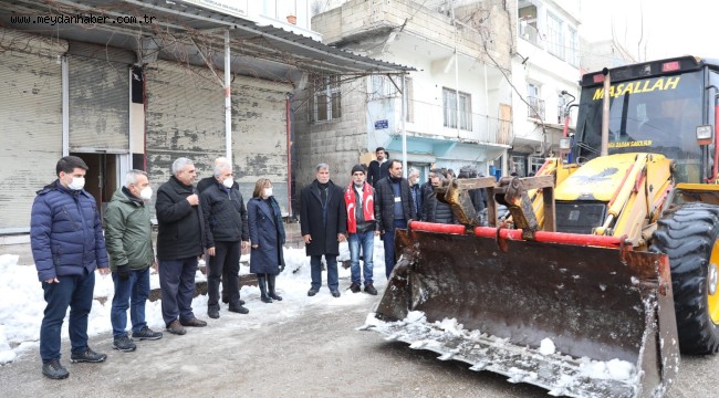BÜYÜKŞEHİR'DEN ARA SOKAKLARDA KAR TEMİZLİĞİ