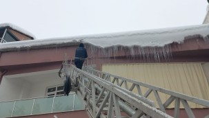 BUZ SARKITLARI TEMİZLENİYOR