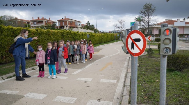 Çeşme Belediyesi'nden anaokulu öğrencilerine trafik eğitimi