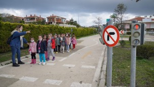 Çeşme Belediyesi'nden anaokulu öğrencilerine trafik eğitimi
