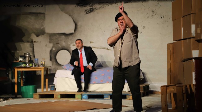 Gece Boyunca' adlı tiyatro oyunu Kartal'da sahnelendi