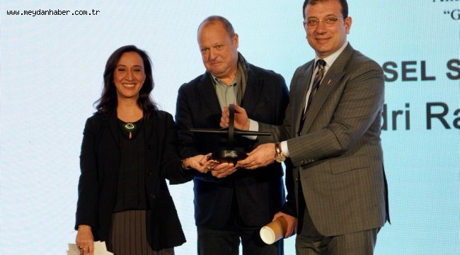 İMAMOĞLU: SANATÇILARIN IŞIK OLDUĞU YERDE UMUTSUZLUK OLMAZ