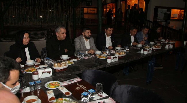 IŞIKLAR FARKINDALIK İÇİN SÖNDÜ