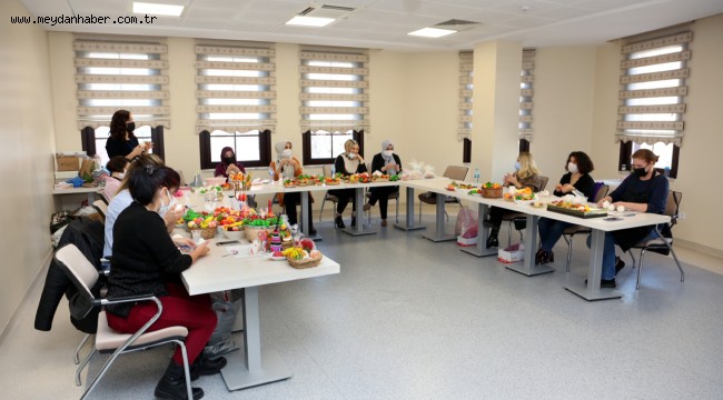 KADINLAR EŞİTLİK MERKEZİ'NDE HEM ÜRETİYOR HEM PARA KAZANIYOR