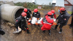 Kartal Belediyesi ve Akut Vakfı işbirliği ile arama kurtarma ve yaralı tahliyesi tatbikatı