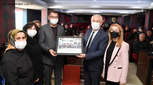 Muhtarlardan Başkan Başdeğirmen'e doğum günü sürprizi