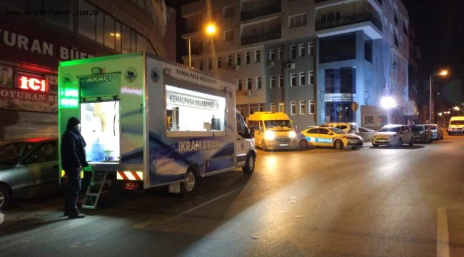 SOĞUK KIŞ GÜNLERİNDE ÇORBA VE ÇAYLAR KEMALPAŞA BELEDİYESİ'NDEN