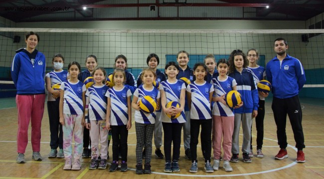 YUNUSEMRE VOLEYBOL ALTYAPISINA HIZ VERDİ