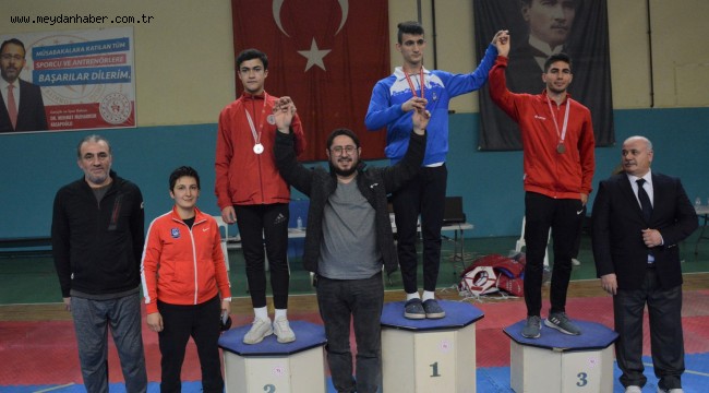 YUNUSEMRELİ TAEKWONDOCULAR YENİ YILIN İLK MADALYALARINI TOPLADI