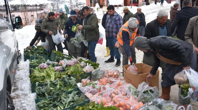  ZORLU KIŞ SÜRECİNDE KÖYLERDE HANELERE MİSAFİR OLDU İHTİYAÇ SAHİPLERINE EL UZATTI  
