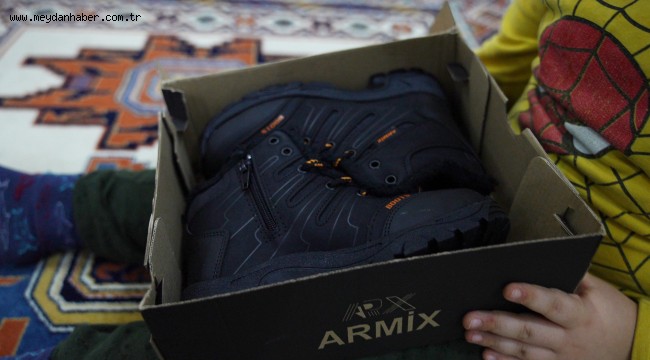 5 BİN MONT 5 BİN BOT ÖĞRENCİLERE DAĞITILDI