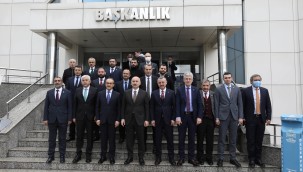 Bakan Karaismailoğlu, Büyükşehir'i ziyaret etti