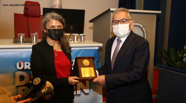 BAŞKAN BÜYÜKKILIÇ'TAN, YALOVA'DAN GELEN ORGANİK TARIM EĞİTMENİNE TEŞEKKÜR PLAKETİ ​​​​​​​