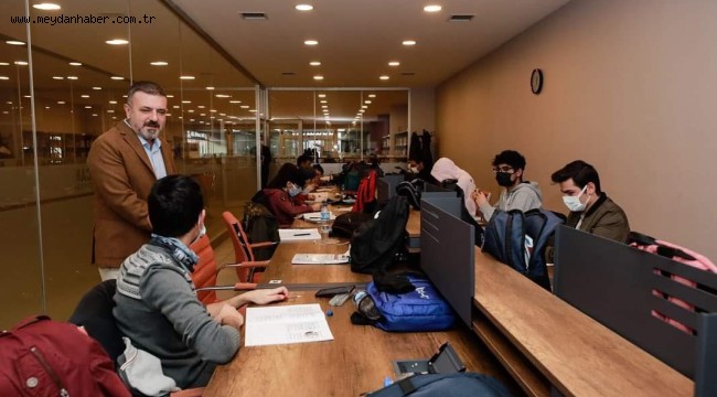 BAŞKAN ERCAN MİLLET KIRAATHANESİNDE ÖĞRENCİLERLE