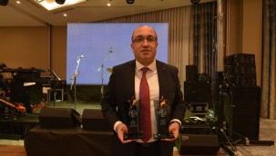 BAŞKAN MUSTAFA ÇÖL'E İNTERNET MEDYA BİRLİĞİNDEN İKİ ÖDÜL