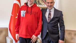 Başkan Soyer Kaan'ı Buca Metrosu'nun temel atma törenine davet etti