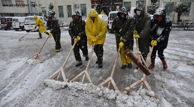 BAŞKAN VELİ GÖK VE TÜM BELEDİYE EKİPLERİ SAHADA ​​​​​​​