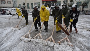 BAŞKAN VELİ GÖK VE TÜM BELEDİYE EKİPLERİ SAHADA ​​​​​​​