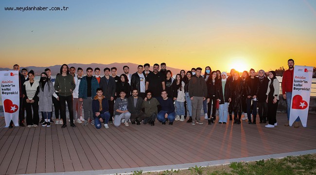 Bayraklı gençlere emanet